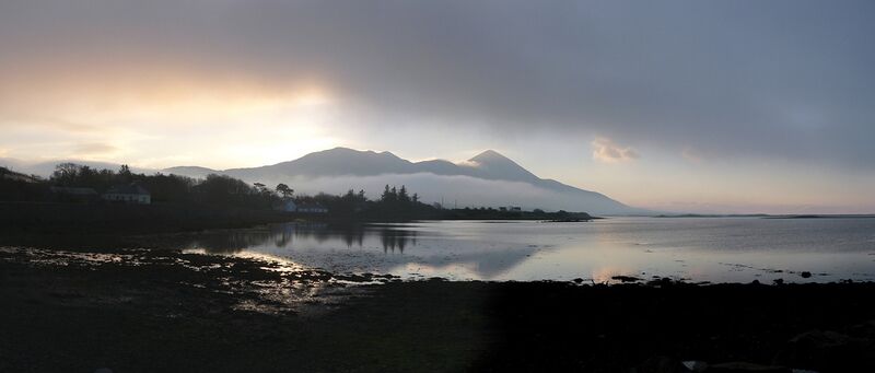 Файл:Croagh patrick mwaters.jpg