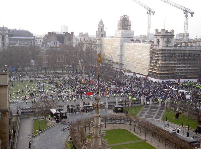 Файл:Parlsquareprotests.jpg