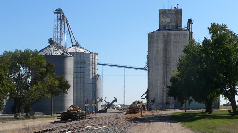 Файл:Ulysses, Nebraska grain elevators.JPG