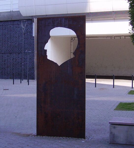 Файл:Bloch-Denkmal 02.JPG