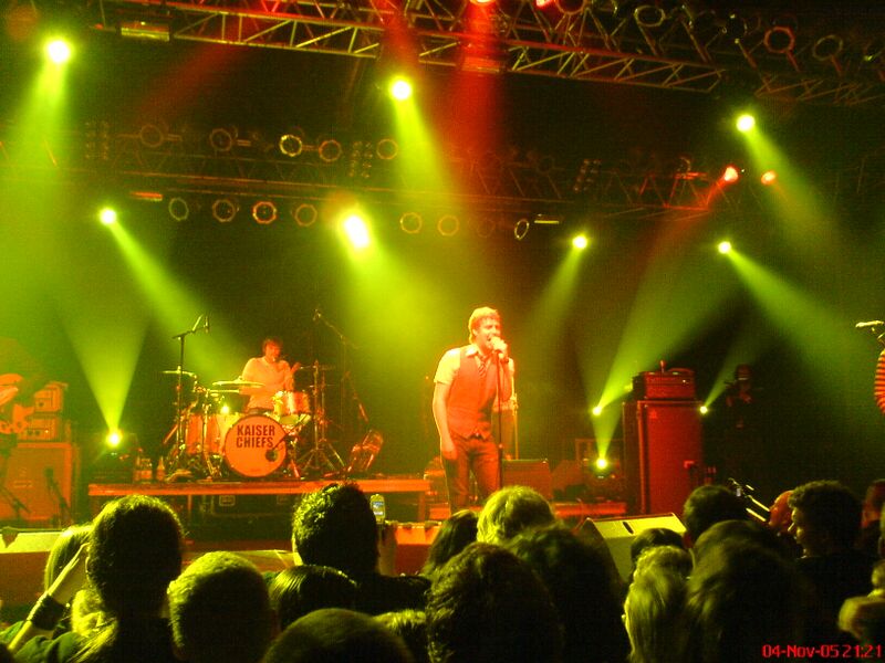 Файл:Kaiser Chiefs in Concert.JPG