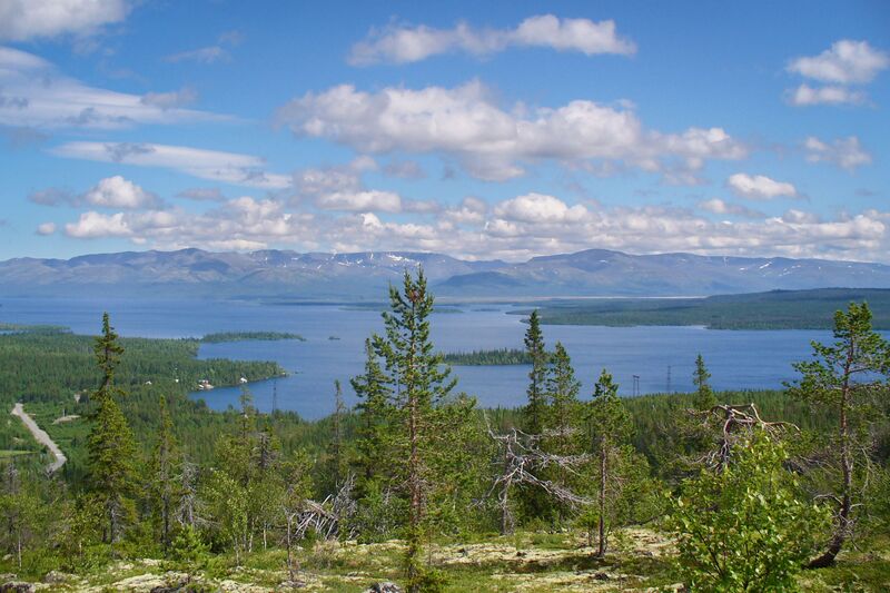 Файл:Jeziorko Imandra i Chibiny.JPG