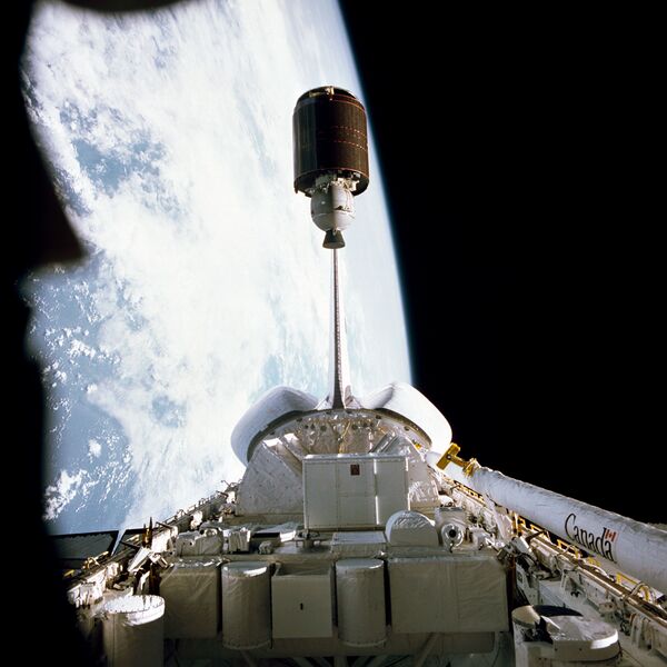 Файл:STS-7 PALABA-B1 deploy.jpg