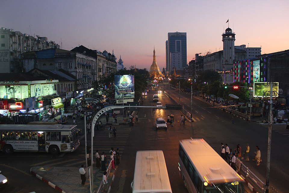 Файл:Yangon Downtown.JPG