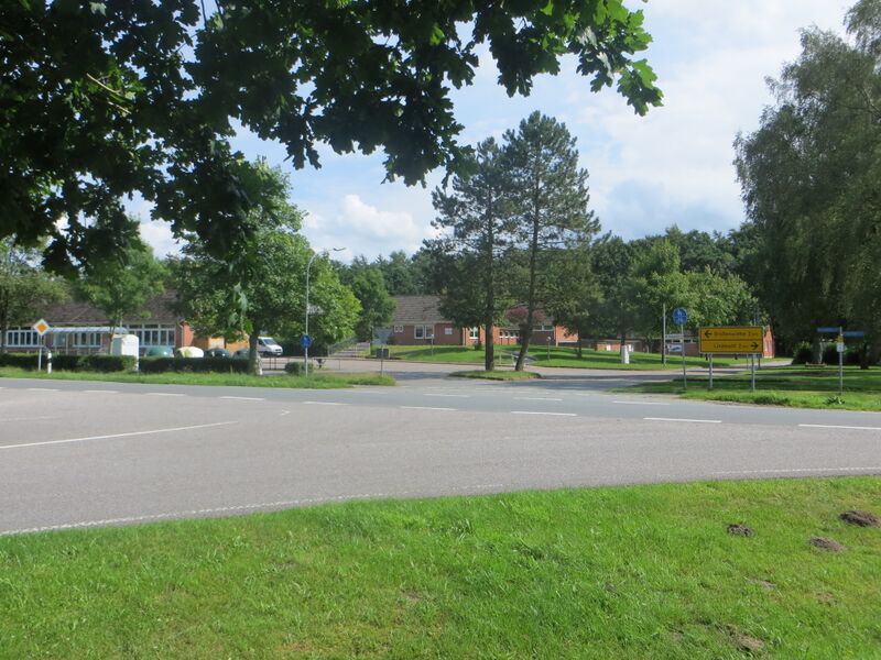 Файл:Schule im Wald Lindewitt.JPG