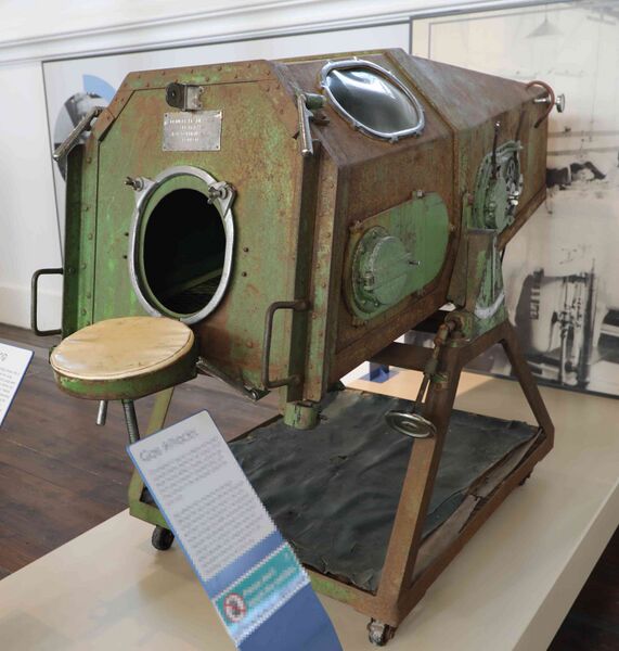 Файл:Drinker iron lung.JPG
