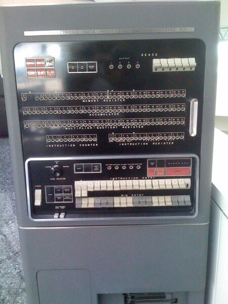 Файл:IBM 701console.jpg
