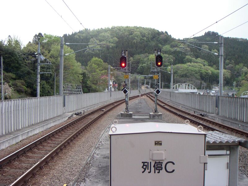 Файл:Itsukaichi Line from Musashi-Itsukaichi Station.jpg
