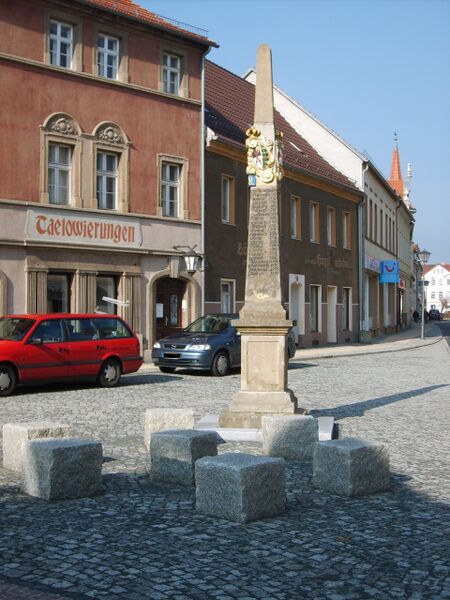 Файл:Postsäule Elsterwerda.jpg