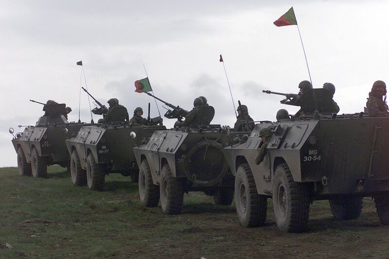 Файл:PoA Chaimite V-200 convoy DF-SD-04-08002.JPEG