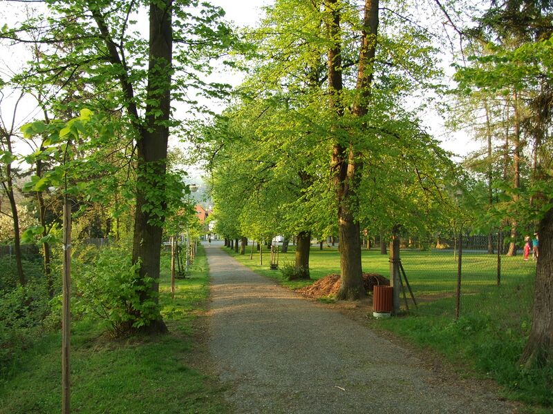 Файл:Řevnice, park.JPG
