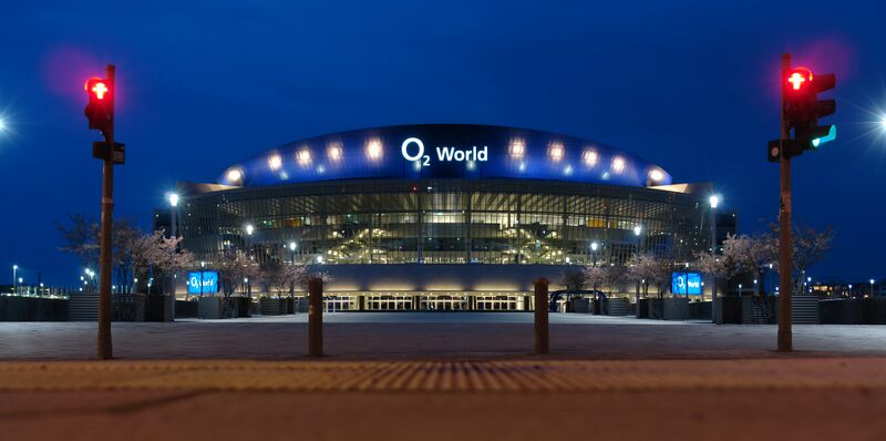 Файл:Berlin-O2-night2.jpg