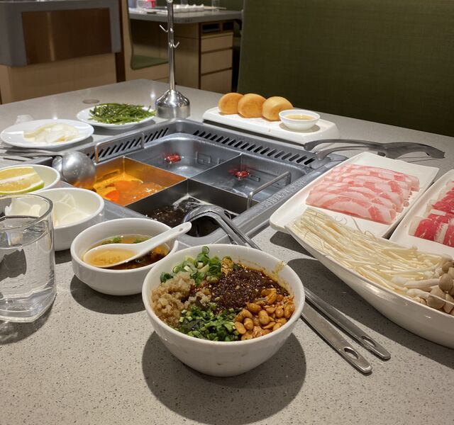 Файл:Haidilao hot pot table.jpg