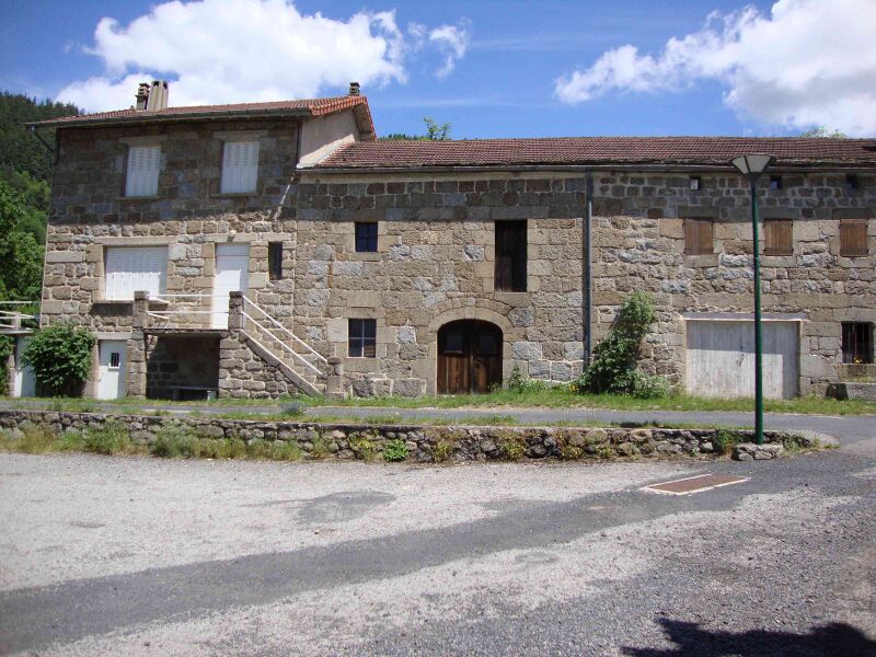 Файл:Intres (Ardêche, Fr) future mairie.JPG