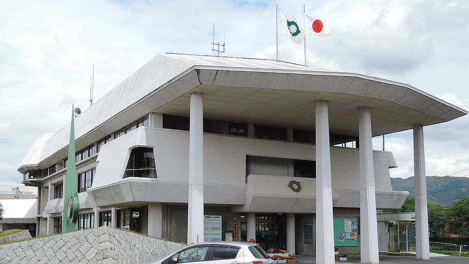 Файл:Tabuse town hall.JPG