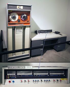 CDC 160-A, крупным планом показана панель управления