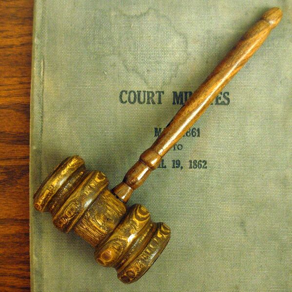 Файл:CourtGavel.JPG