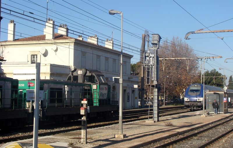 Файл:Gare-Rognac32.JPG