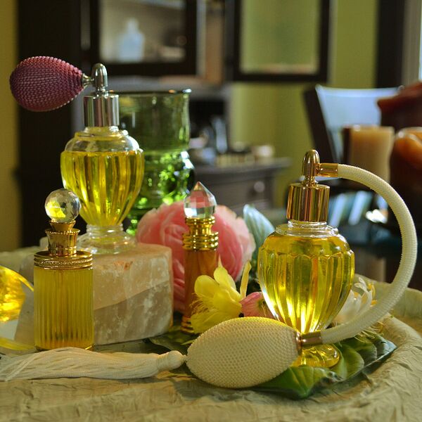 Файл:Perfume Bottles.JPG