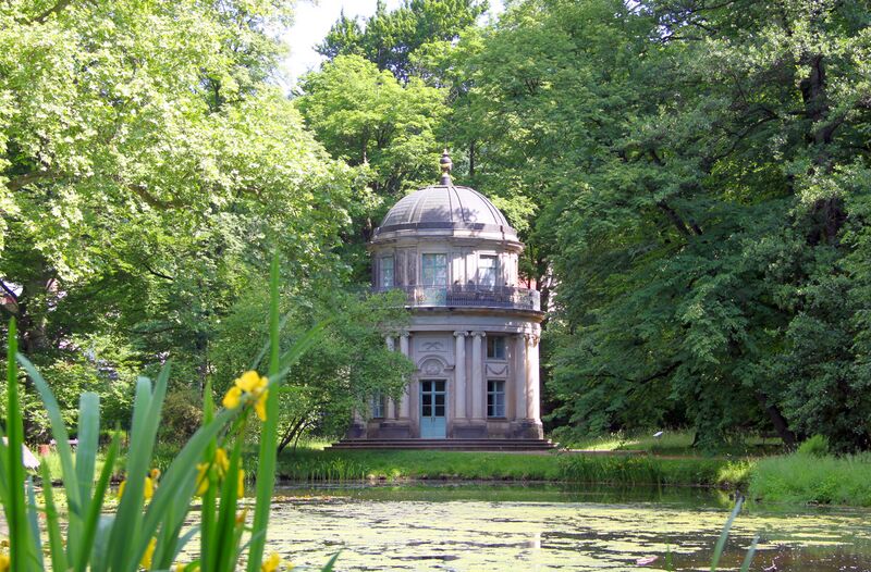 Файл:Pillnitz teehaus.JPG
