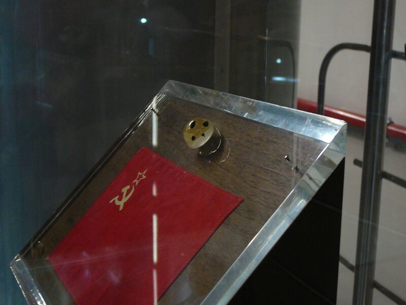 Файл:Moon Regolith in Moscow.JPG