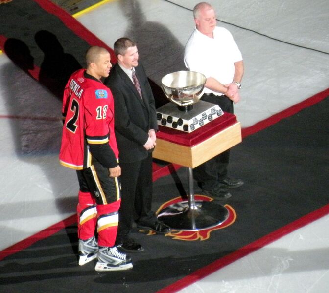 Файл:Iginla Molson Cup.JPG