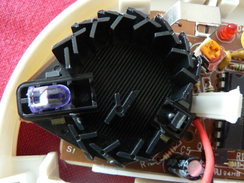 Файл:Rookdetector binnenin.JPG