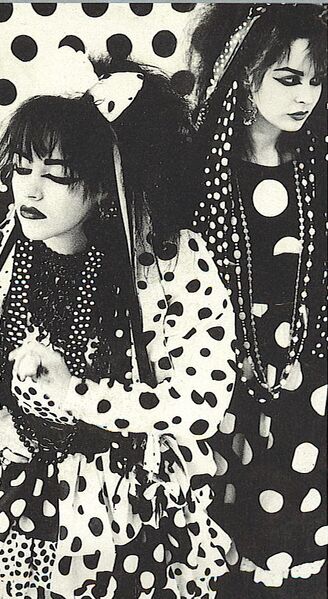Файл:Strawberry Switchblade.JPG