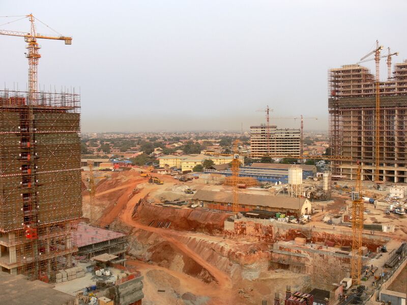 Файл:Construction Site Luanda.JPG