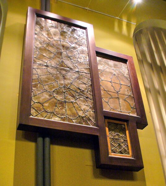 Файл:Muscovite window.jpg