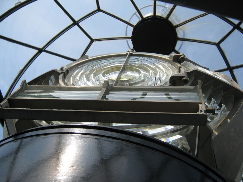 Файл:Chipiona Lighthouse, light lens..jpg