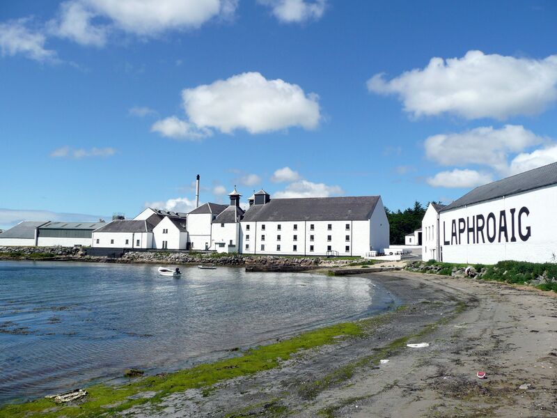 Файл:Laphroaig Distillery.jpg