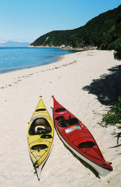 Файл:Plastic Sea Kayaks.JPG