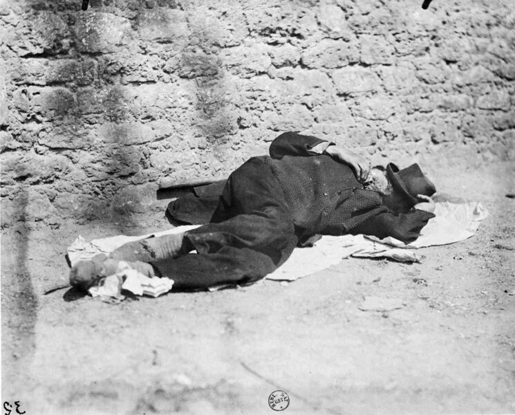 Файл:Clochard Atget 1898.jpeg