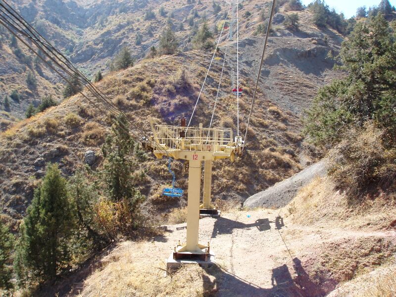 Файл:Ski lift Chimgon.JPG