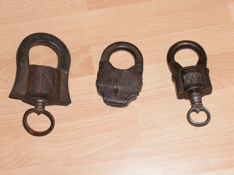 Файл:Tree Locks.jpg