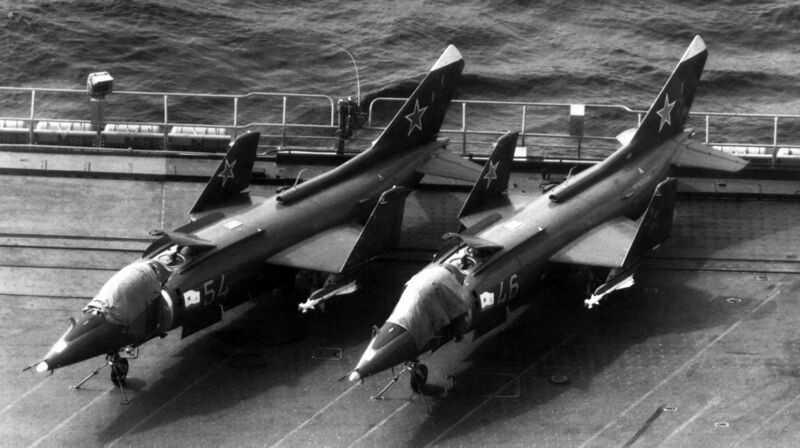 Файл:Two Yakovlev Yak-38s in 1983.JPEG