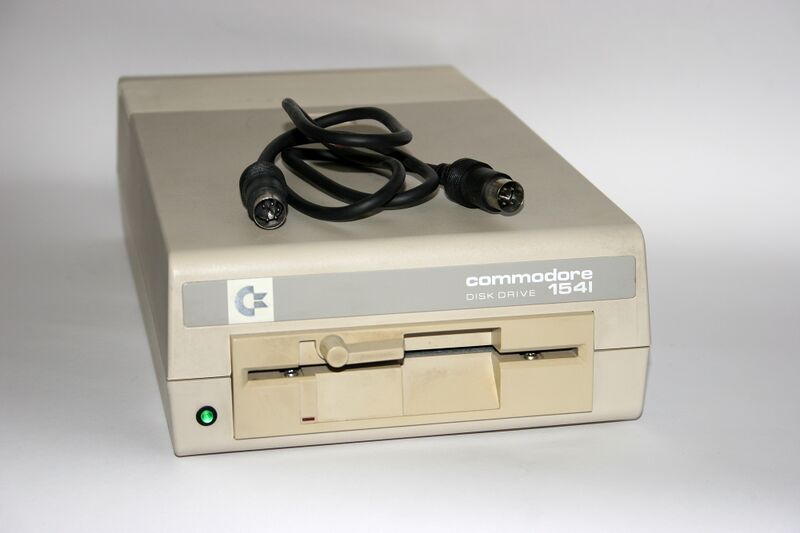 Файл:Commodore 1541 white.jpg