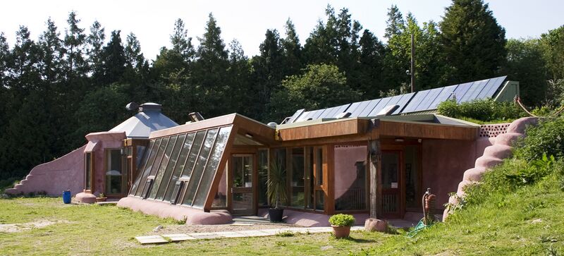Файл:Earthship Brighton Front.jpg