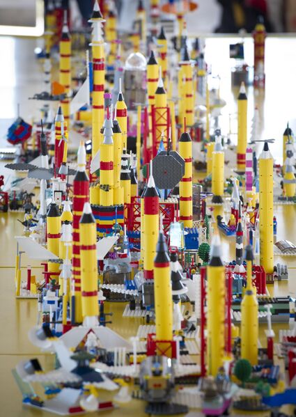 Файл:LEGO Building At KSC.jpg