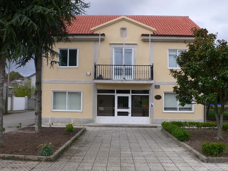 Файл:Casa do Concello Trasmiras.JPG