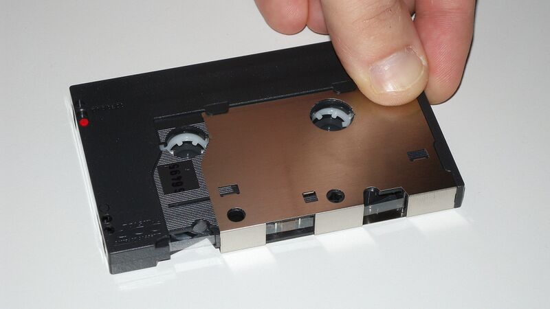Файл:Philips Digital Compact Cassette open.JPG
