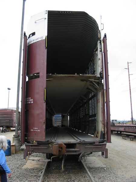 Файл:Autorack end, 2-level.jpg