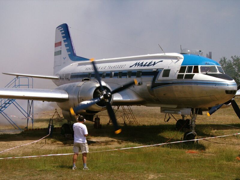 Файл:HA-MAL IL-14T Engine start.jpg