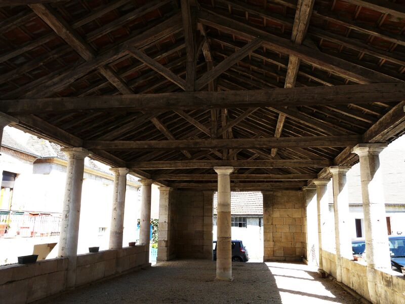 Файл:Thenon halle.JPG