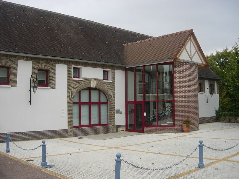Файл:Ervy le Châtel Bibliothèque 01.jpg