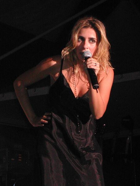 Файл:Julie-Zenatti-Réunion-1.JPG