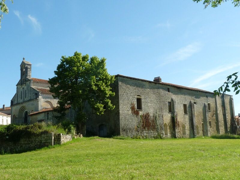 Файл:Ronsenac priory5.JPG