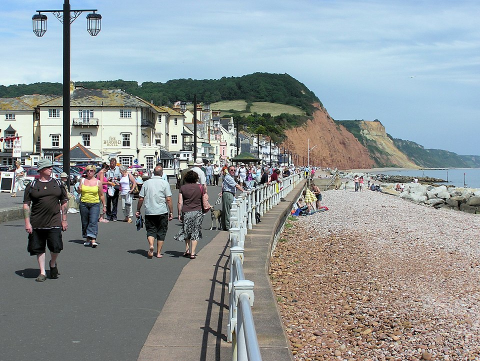 Файл:Sidmouth seafront devon arp.jpg