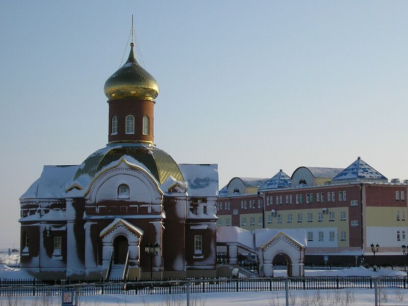 Файл:Yamburg hram.JPG